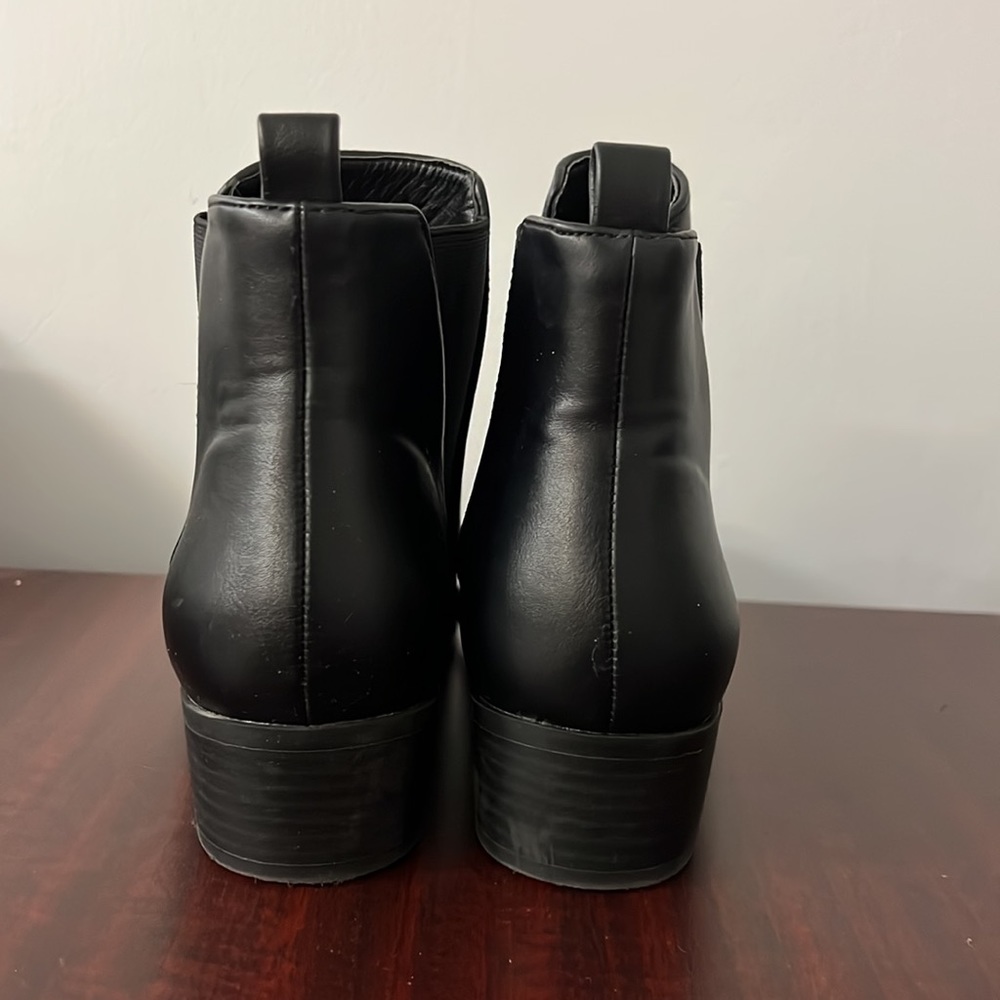 Shoes - Picture 3 of 4